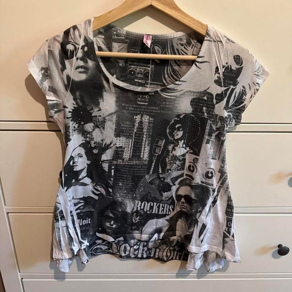 Love-J Women's Black and White Graphic T-shirt